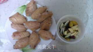红烧鸡翅炖土豆的做法